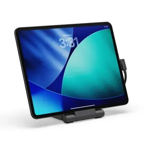 Der faltbare Satechi OntheGo Stand Hub hält ein Tablet im Querformat mit angeschlossenem USB-C-Kabel.