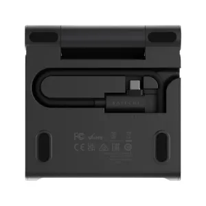 Faltbarer Satechi OntheGo Stand Hub von hinten gezeigt, mit integriertem, geflochtenem USB-C-Kabel und eingeklapptem Scharnier