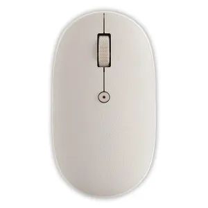 Satechi OntheGo™ kabellose Maus in Sand, eine kompakte Bluetooth-Maus mit Scrollrad und strukturierter Oberfläche.