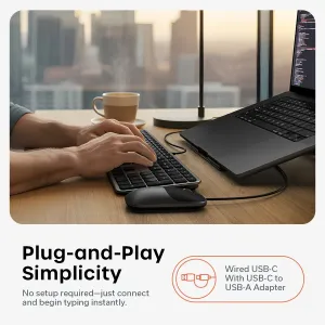 Clavier filaire USB-C slim Satechi LX3 avec disposition nordique, montré en train de taper à un bureau, installation plug-and-play