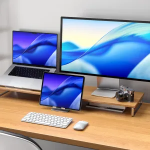 Satechi EX1 Slim trådløst tastatur i nordisk layout på et skrivebord med mus, bærbar PC, nettbrett og skjerm