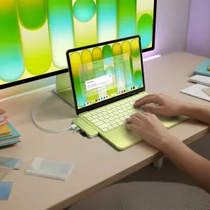 Satechi USB-C Snap Hub, piestiprināts pie MacBook, pievienojot 6-in-1 savienojamību ar HDMI un karšu lasītāja pieslēgvietām