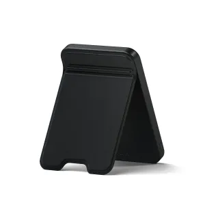 Satechi OntheGo Qi2 5K magnetisk powerbank med stativ i svart, vist oppreist for håndfri visning