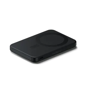 Satechi svart magnetisk powerbank med integrert stativ, USB-C IN/OUT-port og Qi2-ladeflate