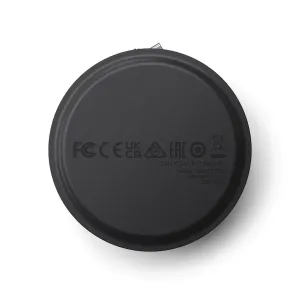 Satechi OntheGo magnetischer 7-in-1-Multiport-Adapter in Space-Schwarz mit mattem, rundem Design und sichtbarer Anschlusskante