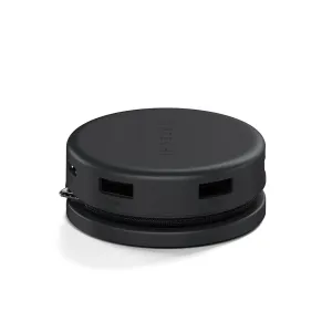 Satechi OntheGo 7-in-1-Multiport-Adapter in Space-Schwarz mit sichtbaren USB-Anschlüssen und magnetischer Halterung