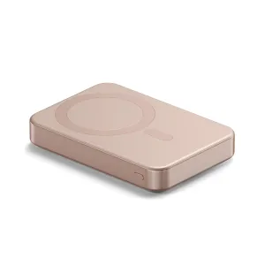 Satechi OntheGo Qi2 10K magnetisk powerbank med stativ i ørkenrose, vist på hvit bakgrunn