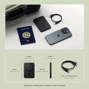 Satechi OntheGo Qi2 magnetisk powerbank med stativ, USB-C-kabel og dimensjoner i reisestørrelse – infografikk