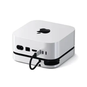 Satechi Mac mini M4 Stand & Hub med porte på forsiden og SSD-kabinet, vist med en sølvfarvet Mac mini