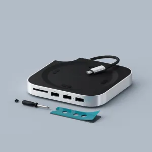 Satechi Mac Mini M4-stander og hub med SSD-kabinet, sølv og sort, med USB-C-kabel og porte på forsiden
