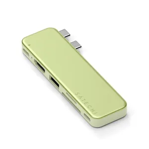 Satechi USB-C Snap Hub for MacBook Neo Citrus krāsā, ar diviem USB-C savienotājiem un vairākiem paplašināšanas portiem