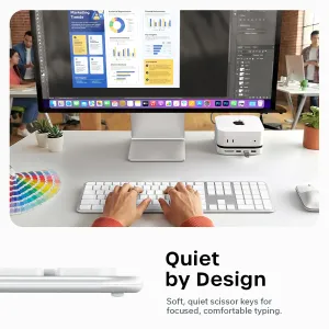 Satechi EX3 Slim Wireless Keyboard in Weiß, in voller Größe mit Ziffernblock, gezeigt für leises Tippen am Schreibtisch.