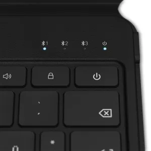 Satechi OntheGo Bluetooth-Tastatur in Nahaufnahme mit Tasten im nordischen Layout und Bluetooth-Geräteanzeigen 1, 2 und 3