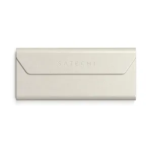 Satechi FindAll Brillenetui aus veganem Leder in Sand mit geprägtem Logo und Klappenverschluss