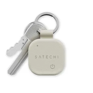 Satechi FindAll Schlüsselanhänger-Tracker aus veganem Leder in Sand mit silbernem Schlüsselring und befestigtem Schlüssel