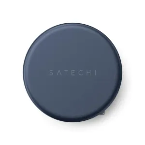 Satechi OntheGo 5-in-1 USB-C daudzportu adapteris indigo krāsā, attēlots kā kompakta apaļa ripiņa ar redzamu USB-C savienotāju