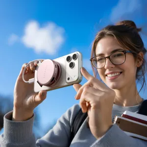 Satechi OntheGo 5-in-1 daudzportu adapteris, pievienots viedtālrunim, ar USB-C kabeli un redzamiem portiem