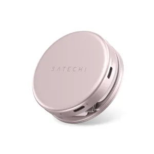 Satechi OntheGo 5-in-1 USB-C daudzportu adapteris rozā tonī, apaļas pogas formas dizains ar redzamiem portiem un kabeļa glabātuvi