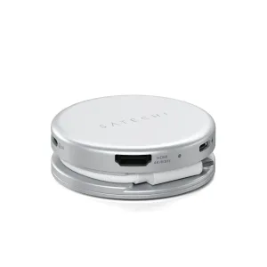 Satechi OntheGo 5-in-1 USB-C daudzportu adapteris sudraba krāsā ar HDMI, USB-A un USB-C pieslēgvietām un pītu kabeļa glabātuvi