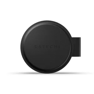 Satechi OntheGo 2-i-1 trådløs lader i svart, med rund, teksturert design, preget logo og stropp.