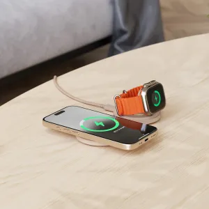 Satechi OntheGo 2-i-1 trådlös laddare med laddning av iPhone och Apple Watch på ett bord
