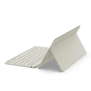Satechi OntheGo Bluetooth-Tastatur mit Ständer, faltbares schlankes Design, in Sandweiß geöffnet dargestellt