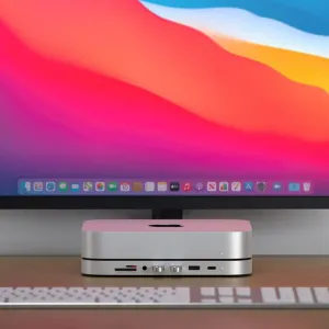 Satechi alumiininen Stand Hub Mac Minille, hopea, USB-C, USB-A, kortinlukija ja ääniliitäntä.