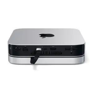 Musta Satechi Mac Mini Stand Hub hopeisen Apple Mac Minin alla, etuliitännöillä ja tuuletetulla rakenteella