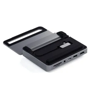 Satechi-alumiininen Stand Hub, jossa on USB-C-, HDMI-, USB-A-, SD-kortti- ja ääniportit taitettavalla tablettijalustalla