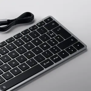 Satechi W1 USB-C-tangentbord med nordisk layout, kompakt trådbundet tangentbord för Mac och iOS i rymdgrått.