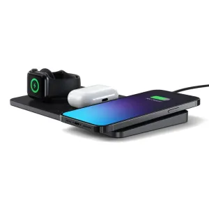 Satechi Trio trådløs ladeplate med smarttelefon, Apple Watch og AirPods-etui på svart stativ