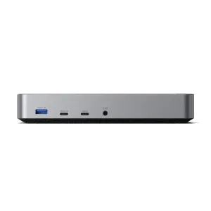 Hopeanvärinen Satechi-telakointiasema, jossa on etupuolen USB-A-, USB-C- ja ääniportit, mustalla taustalla