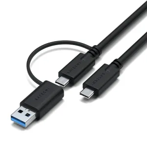 Satechi USB-C- ja USB-A-sovitinkaapelit mustina, painetulla brändäyksellä studiotaustalla