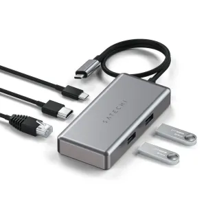 Satechi USB-C -moniporttisovitin Chromebookille, HDMI- ja Ethernet-liitännöillä, kuvassa mukana toimitettavien liittimien kanssa.