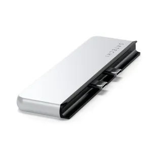 Satechi kaksois-USB-C-keskitin Surface Pro 9:lle, ohut hopean ja mustan värinen sovitin kahdella USB-C-liittimellä