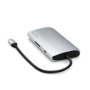 Satechi USB-C-moniporttisovitin hopeanvärisestä alumiinista, punotulla kaapelilla ja näkyvillä porteilla laitteiden laajentamista varten