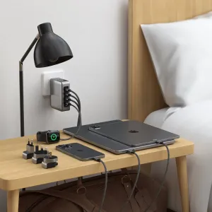 Satechi 4-porttinen USB-C GaN -matkalaturi antaa virtaa tabletille, puhelimelle ja kellolle sängyn vieressä