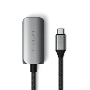Satechi USB-C–Ethernet-sovitin, jossa on hopeanvärinen kotelo, punottu kaapeli ja USB-C-liitin