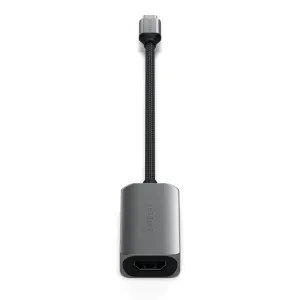 Satechi USB-C–HDMI-sovitin punotulla kaapelilla ja metallikotelolla, kuvassa tähtiharmaana