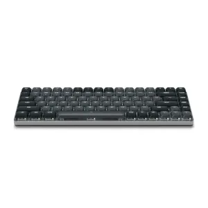 Satechi sM1 slimmat mekaniskt Bluetooth-tangentbord med mörka tangenttoppar, silverfärgad bas och US layout.
