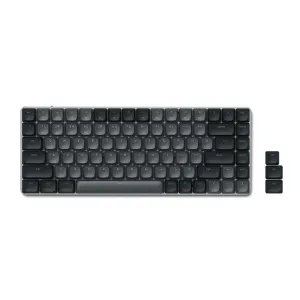 Satechi tunt mekaniskt Bluetooth-tangentbord med US layout, mörk finish och extra Alt- och Win-tangentkåpor.