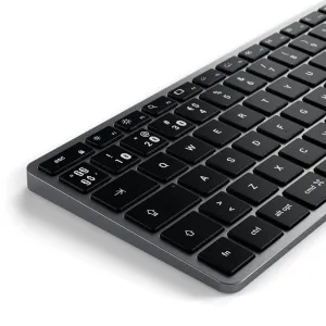 Satechi X1 trådlöst tangentbord med nordisk layout, kompakta svarta tangenter och funktionsrad i en slimmad design i rymdgrått