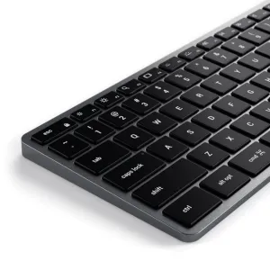 Satechi X3 trådlöst tangentbord med kompakta svarta tangenter, funktionsrad och grå ram för Mac.