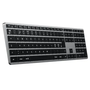 Satechi X3 trådlöst tangentbord med nordisk layout, numeriskt tangentbord och svarta chiclet-tangenter i rymdgrått.