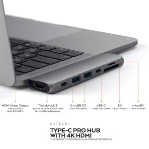 Satechi USB-C Pro Hub, prijungtas prie MacBook, su HDMI, USB-C, USB-A, SD ir microSD prievadais
