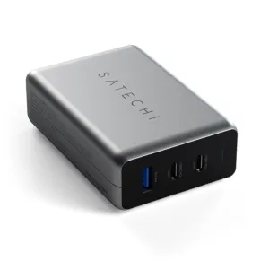 Cargador de viaje compacto Satechi GaN de 100 W con puertos USB-C dobles y USB-A en gris espacial