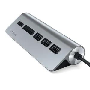Satechi USB-C -alumiininen USB-keskitin ja kortinlukija hopeanvärisestä harjatusta metallista, jossa on useita USB-portteja ja kaapeli