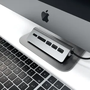 Satechi USB-C -alumiininen USB-keskitin ja kortinlukija korttipaikoilla ja USB-porteilla, hopeanvärinen