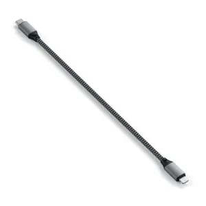 Satechi cable de carga USB-C a Lightning con diseño trenzado negro sobre fondo blanco