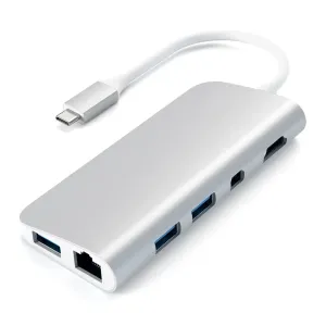 Satechi USB-C-multimediasovitin HDMI-, Ethernet- ja USB-A-porteilla, hopeanvärisenä valkoisella taustalla